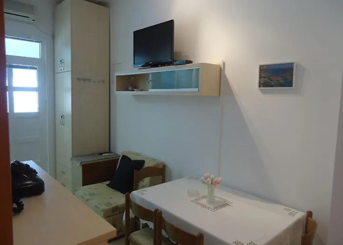 Albert Apartman *